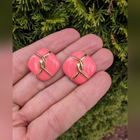 Vintage Estate Hot Pink Gold Square Diamond Barbiecore Stud Pierced Earrings - Picture 1 of 4